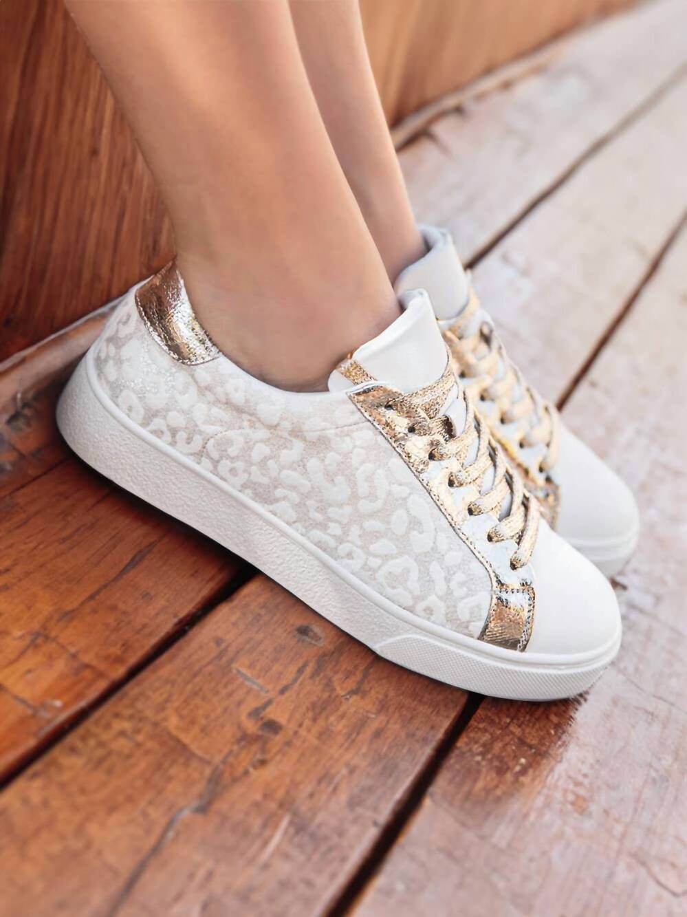 NEW 1 THE WOMAN women's wild ember sneakers in white